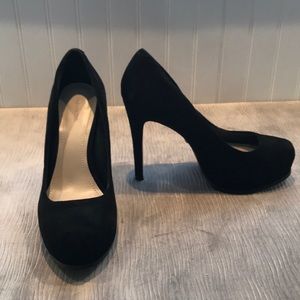 Pour La Victoire Suede Pumps - Size 8